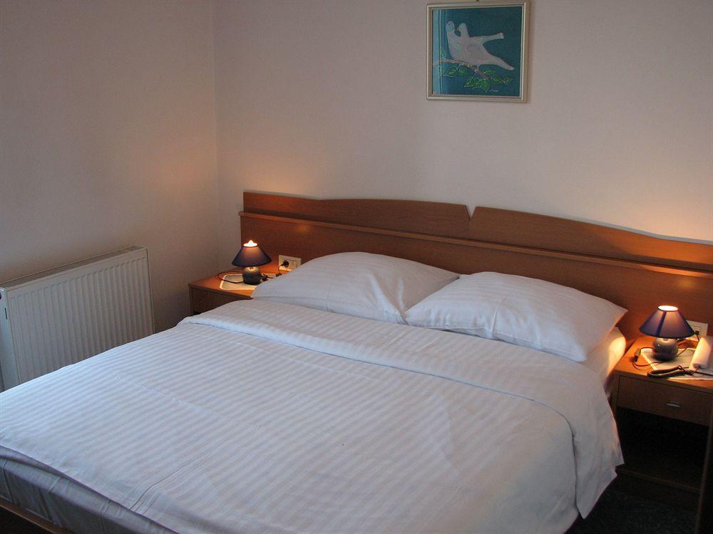 Hotel Bellevue Kranj Eksteriør bilde