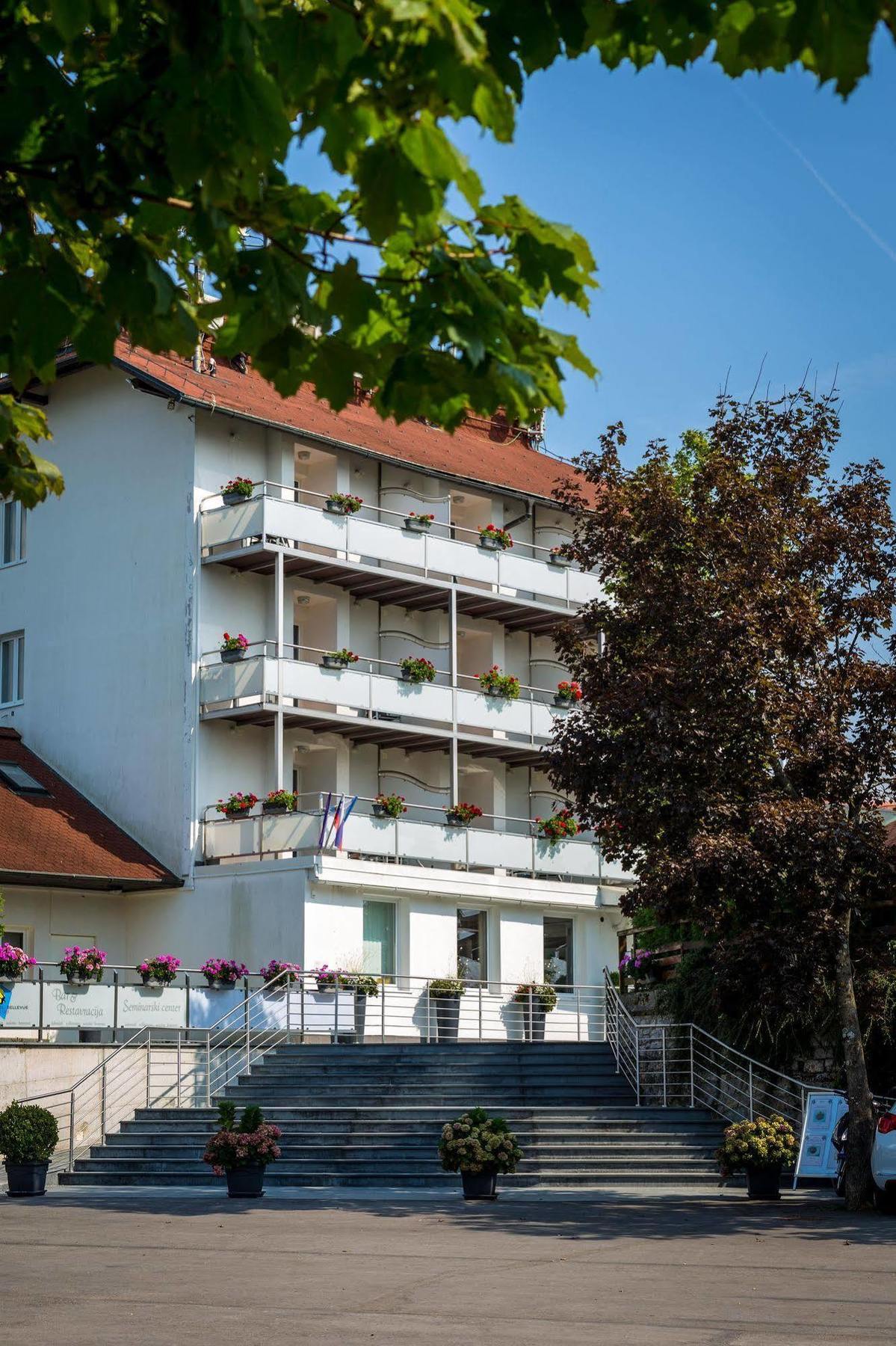 Hotel Bellevue Kranj Eksteriør bilde